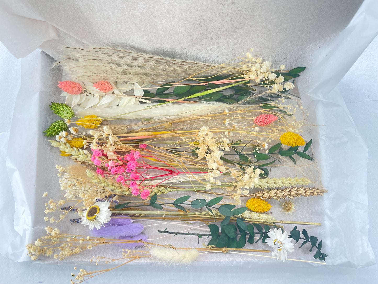 60+ Dried Flowers Offcuts / Dried Flower Crafting box / Letterbox flower offcuts / Mini Posies / Gift Topper / Dried Flower Cake topper