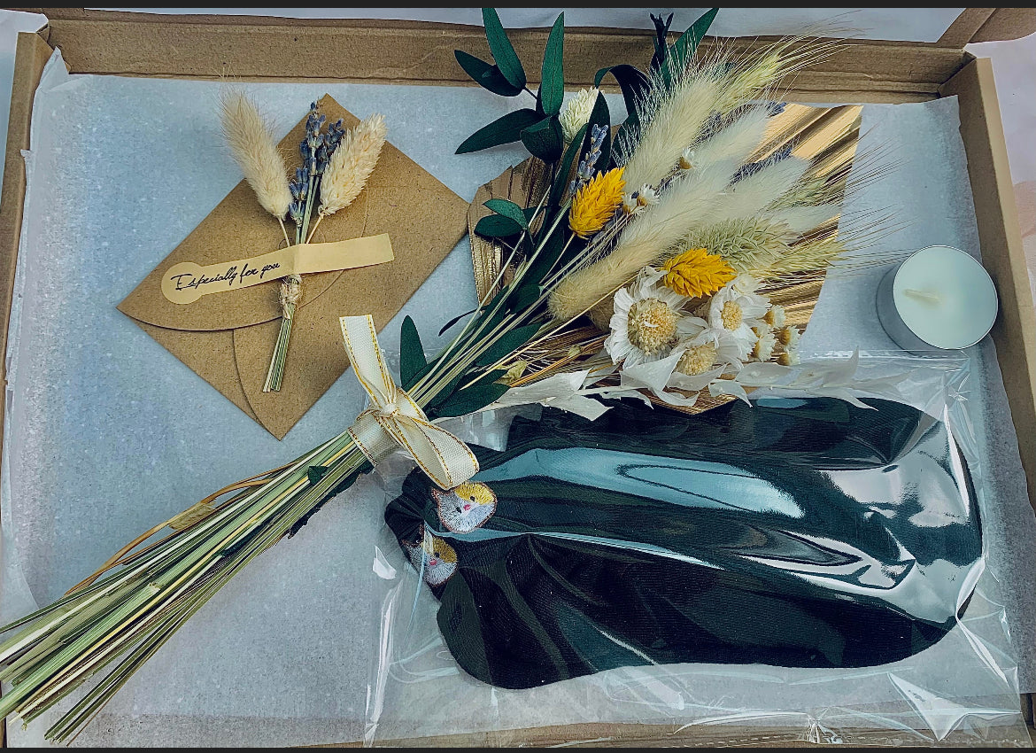 Letterbox Dried Flowers / Gift For Her / Birthday Gift for Lady / Bridesmaid Gift / Birthday Box For Her / Ladies gift box