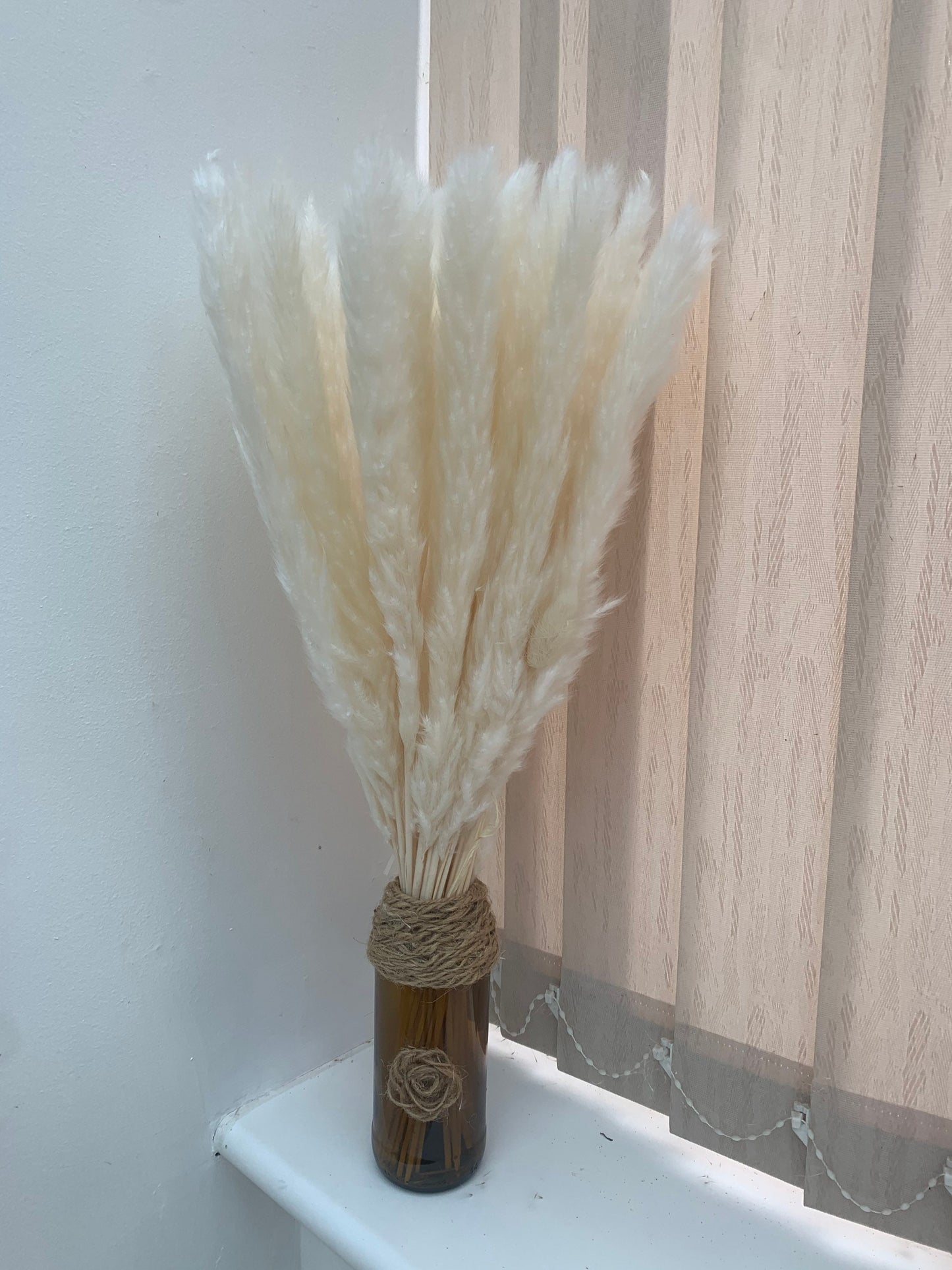 Dried pampas reed, 10 stems 60cm tall, Lovely Pampas Uk, Brown Colour, white pampas /home decor / Pampas UK