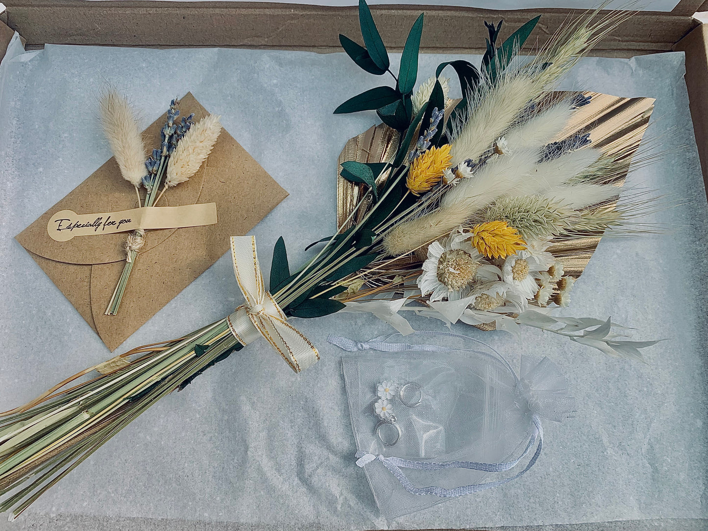 Letterbox Dried Flowers / Gift For Her / Birthday Gift for Lady / Bridesmaid Gift / Birthday Box For Her / Ladies gift box