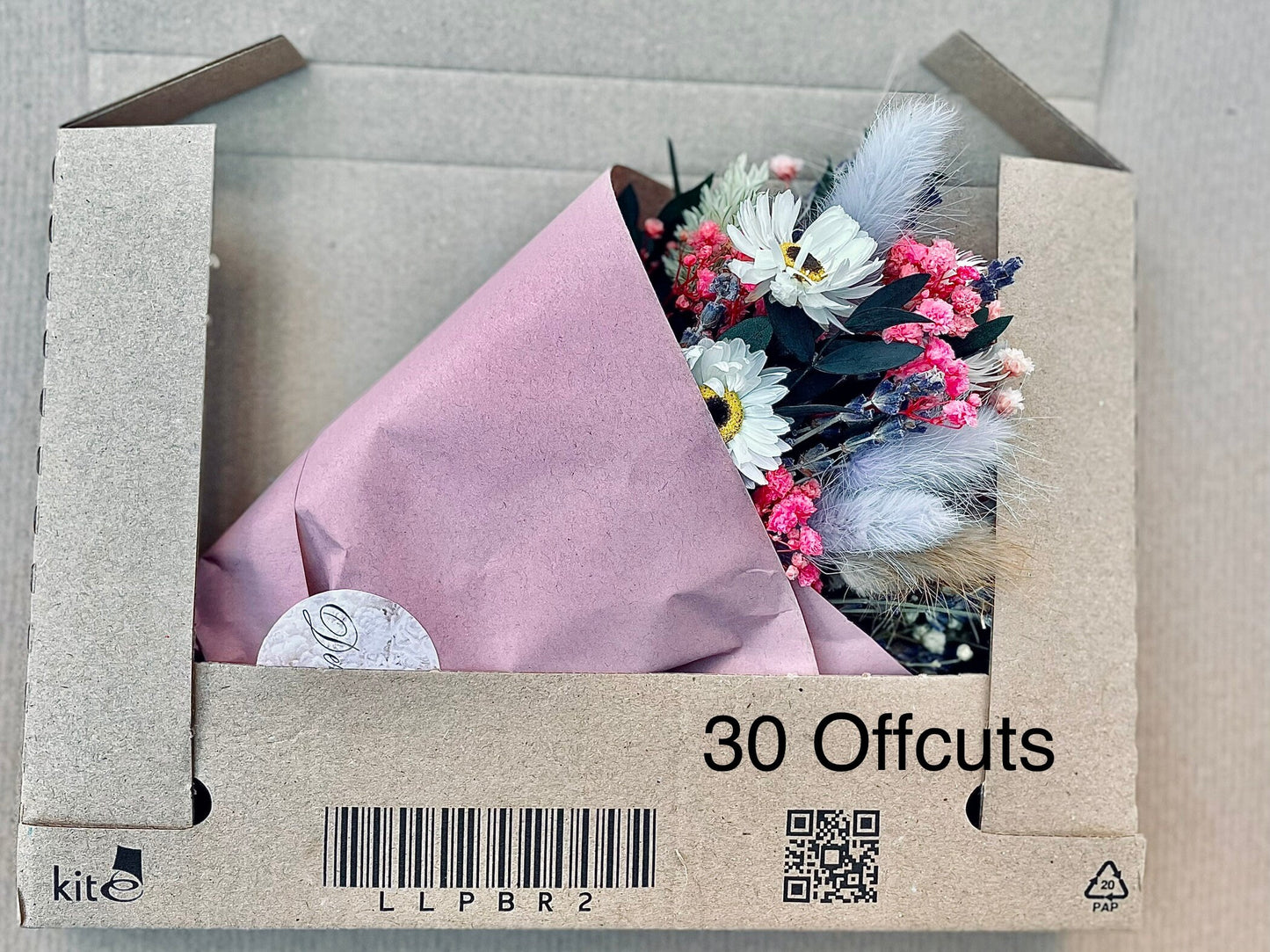 Dried Flowers Offcuts / Dried Flower Crafting box / Letterbox flower offcuts / Mini Posies / Gift Topper / Dried Flower Cake topper